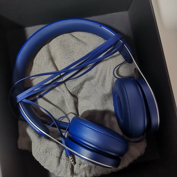 Beats EP blue on ear headphones - Picture 2 of 6
